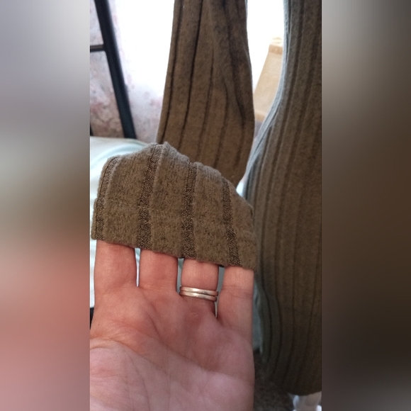 Olive Green Cut-Out Sweater Dress Size M - Picture 7 of 10